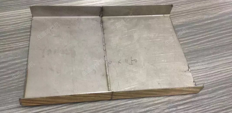 不锈钢彩板焊接背面